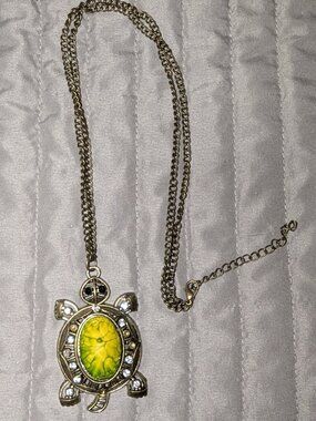 $1 with Bundle ~ Gold Tone Turtle Pendant Necklace 6465